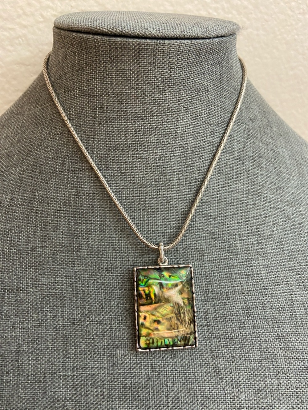 Vintage 80s Handmade Pua Abalone Shell Pendant Necklace